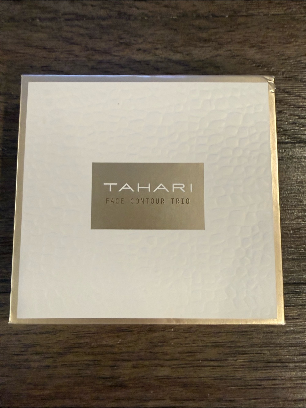 Tahari Face Contour Trio in White and Gold Packaging